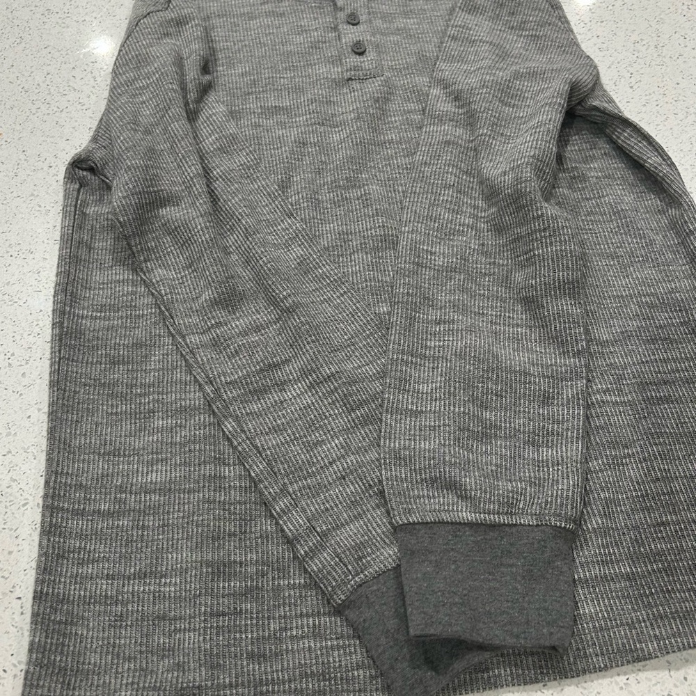 Goodfellow men’s Gray  long sleeve Henley Shirt size M NWT - Picture 2 of 4